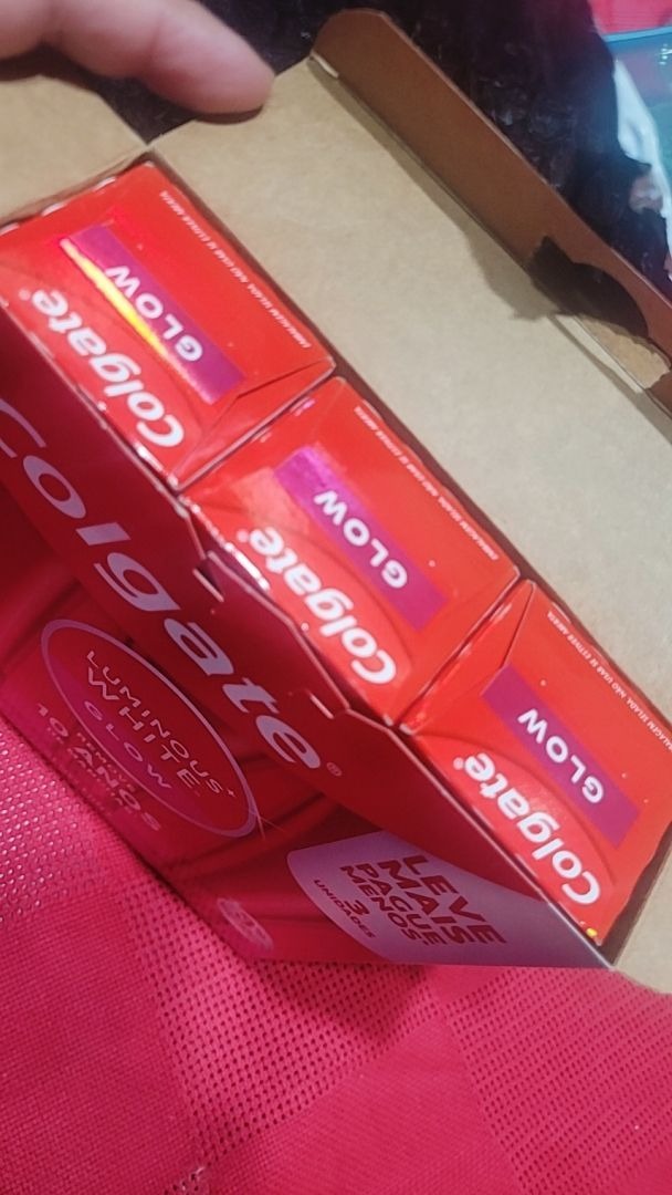 Produtos Colgate na embalagem da cliente Fernanda