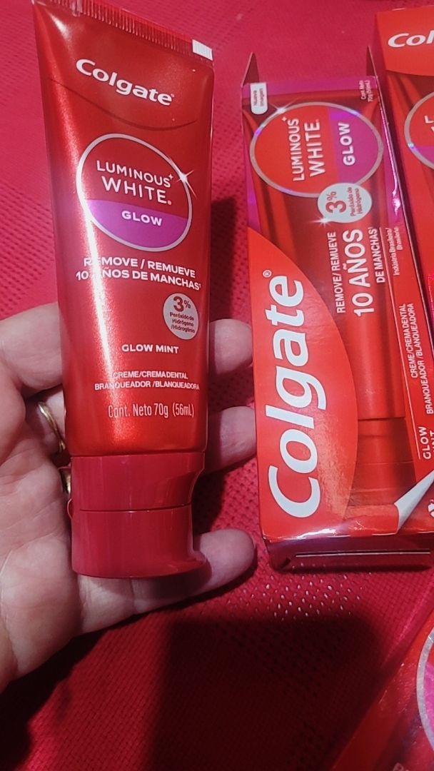 Produtos Colgate Luminous White do cliente João